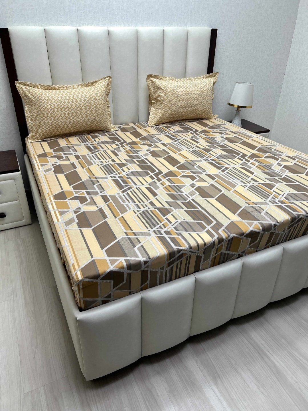 

Pure Decor Passion Brown Printed Pure Cotton 220 TC Queen Bedsheet Set 2.28 m x 2.54 m