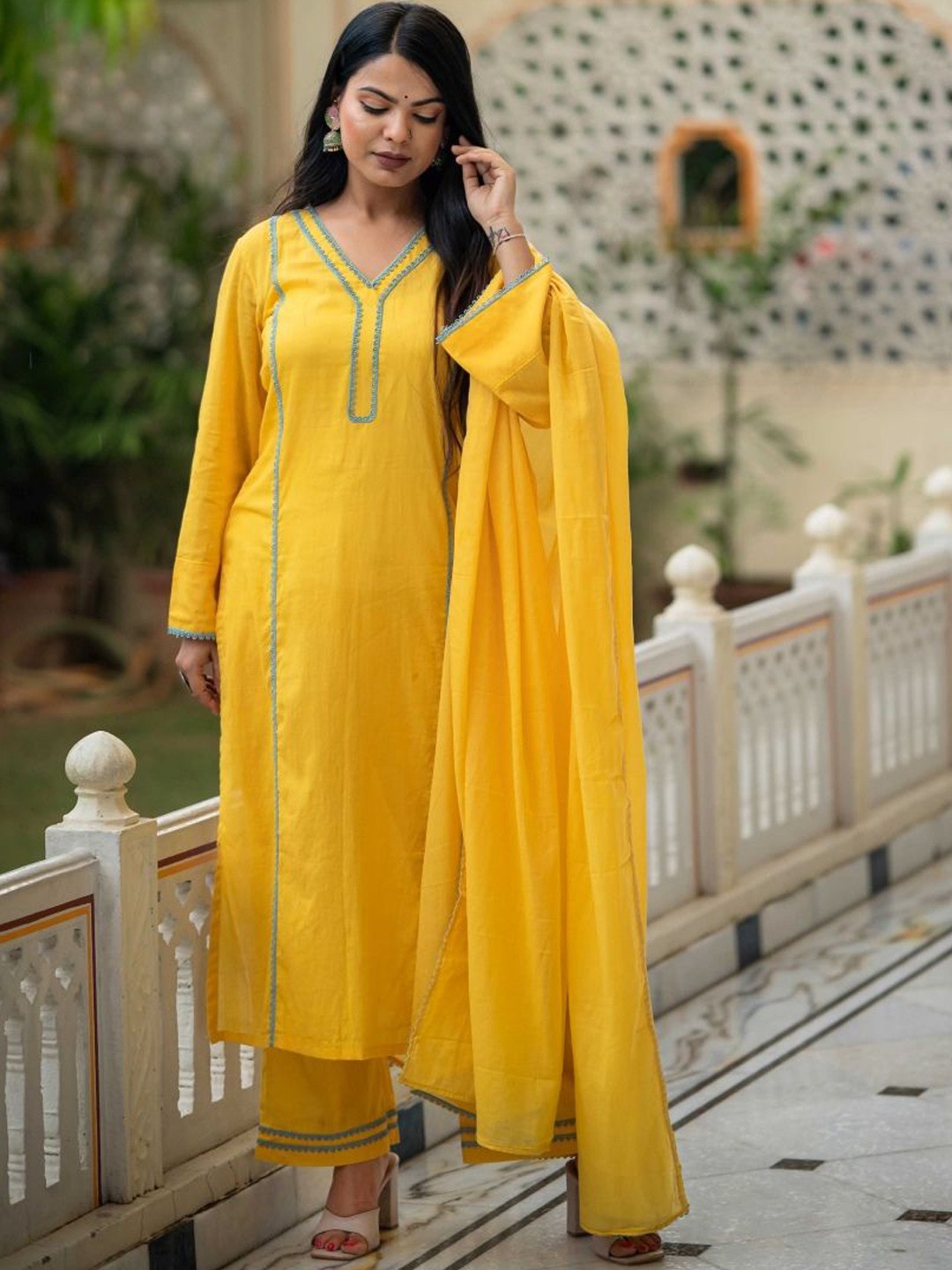 

HOUSE OF BAISA V-Neck Panelled Pure Cotton Straight Kurta With Palazzo & Dupatta, Yellow