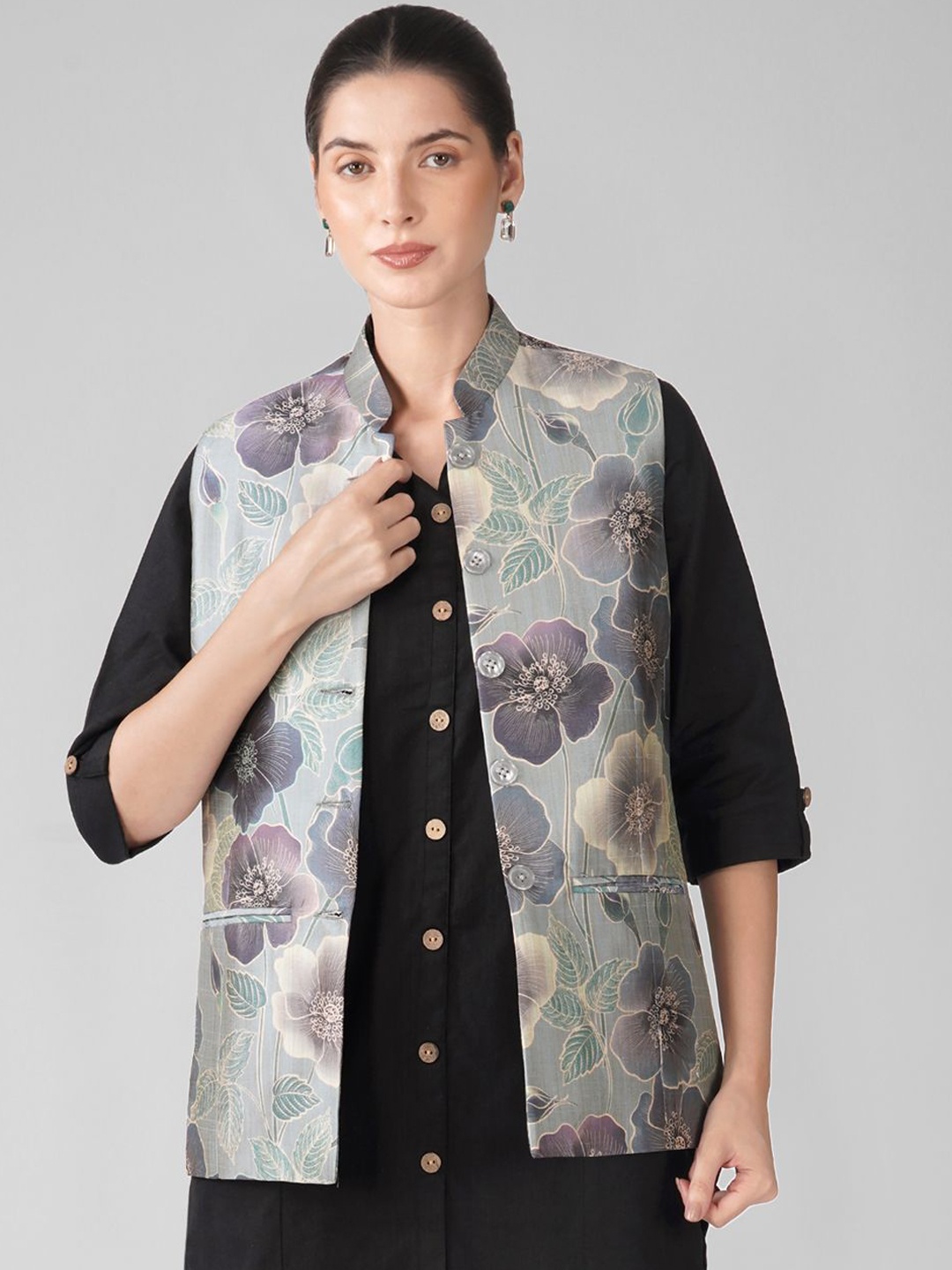 

KALINI Women Floral Printed Nehru Jacket, Grey