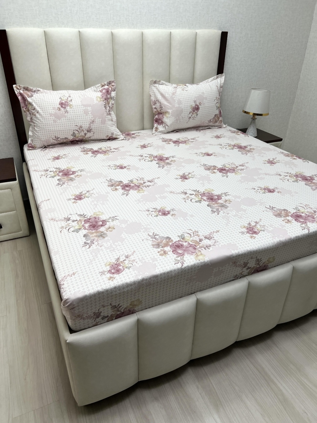 

Pure Decor Royal Passion White Printed Pure Cotton 300TC Queen Bedsheet Sets 2.28m x 2.54m, Pink
