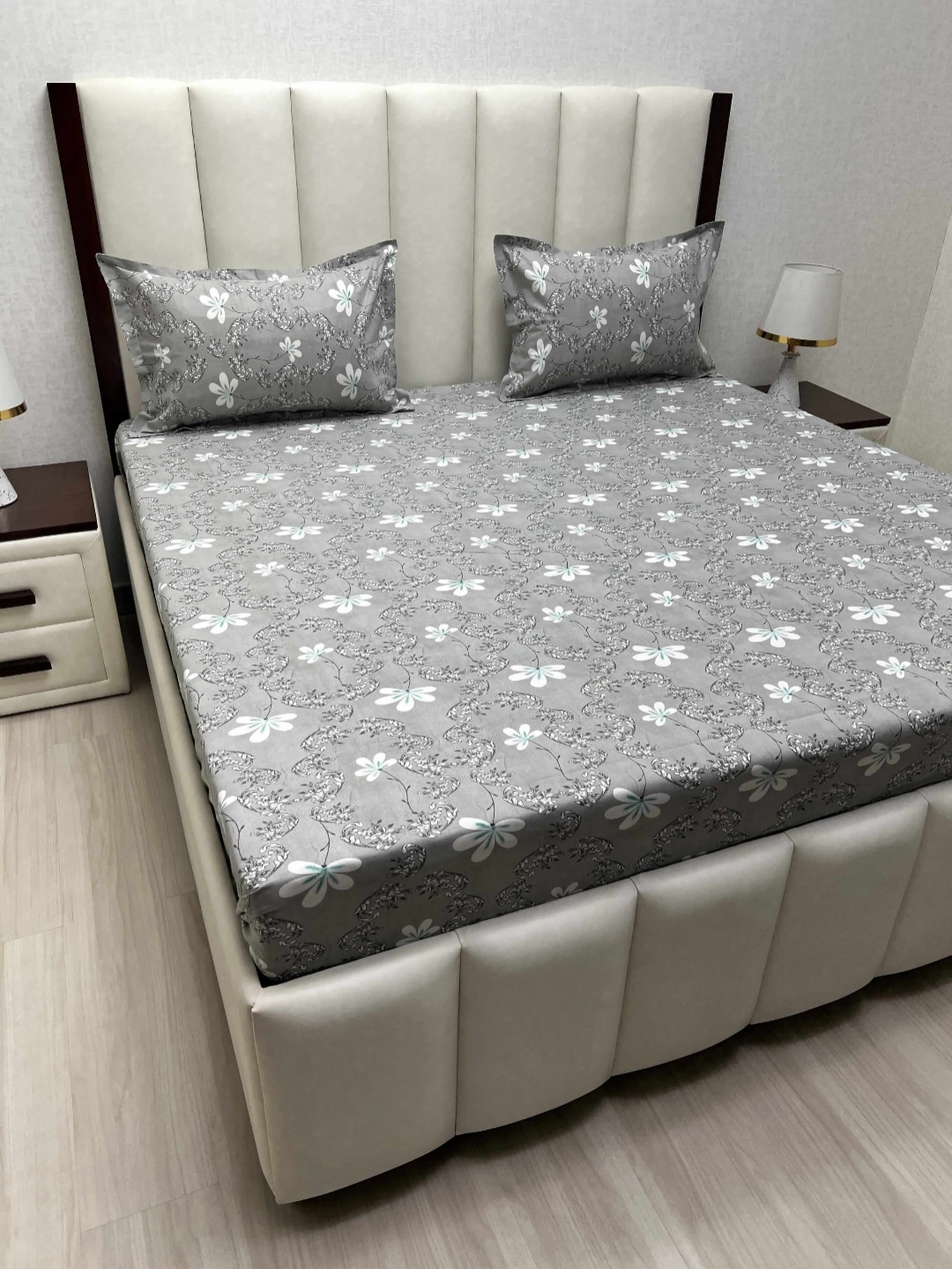 

Pure Decor Passion Grey Printed Pure Cotton 220 TC Queen Bedsheet Set-2.28 m x 2.54 m