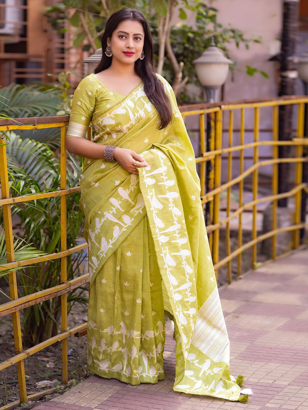 

LeeliPeeri Designer Floral Saree, Green
