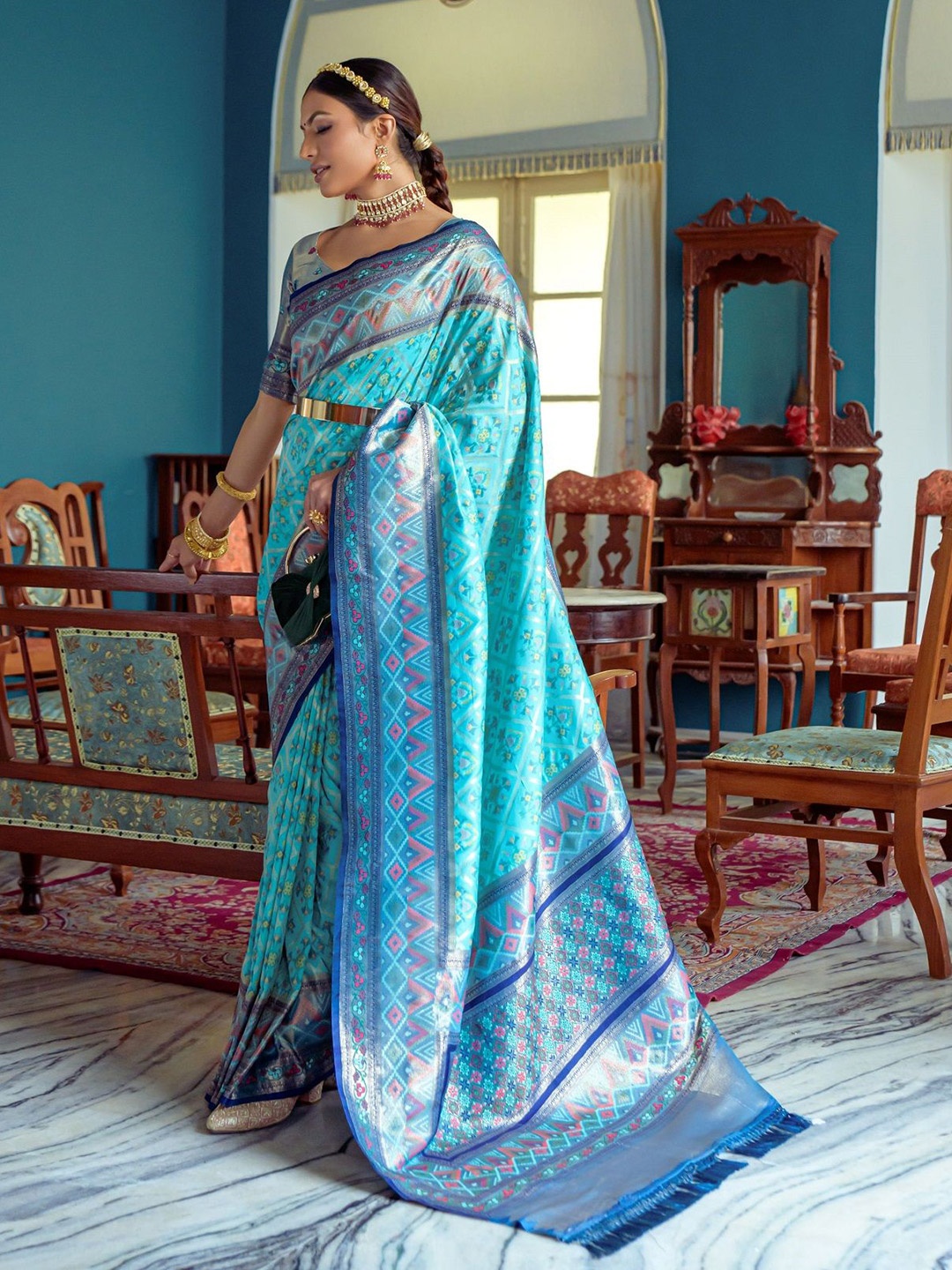 

DIVASTRI Woven Design Zari Silk Blend Designer Patola Saree, Blue