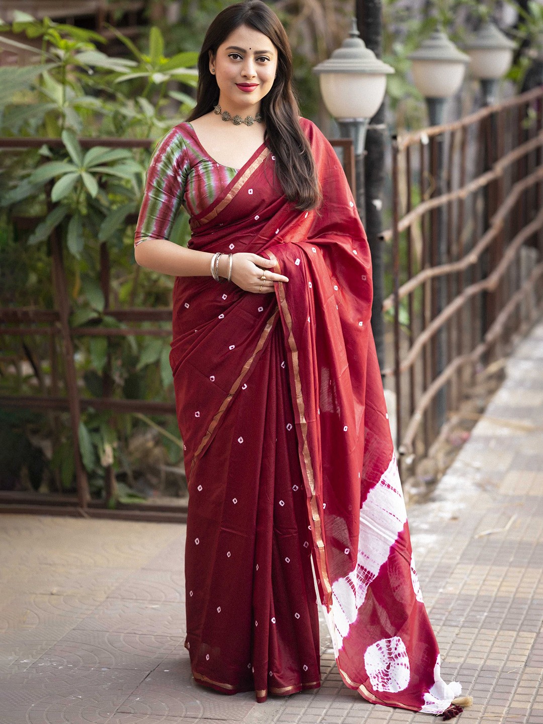 

DIVASTRI Bandhani Zari Block Print Saree, Maroon