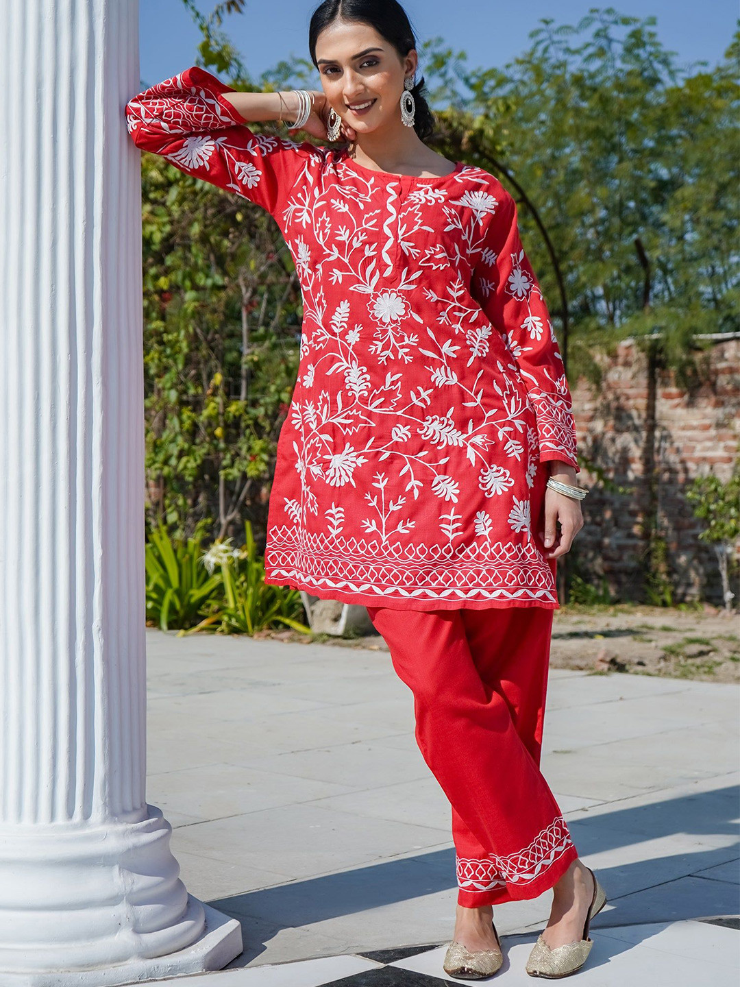 

HOUSE OF KARI Floral Embroidered Thread Work Pure Cotton Straight Kurta with Trousers, Red