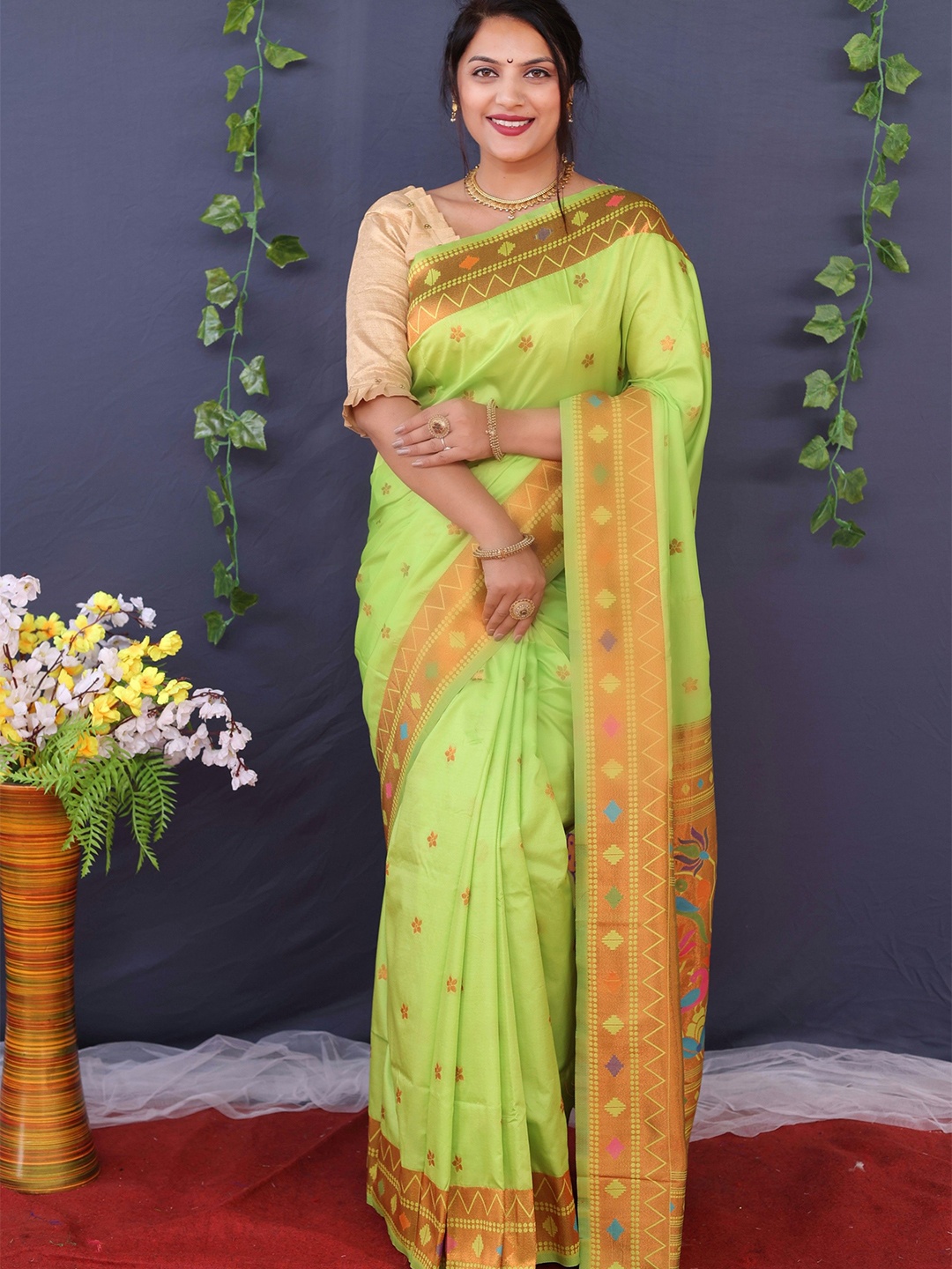 

Kandora Woven Design Zari Pure Silk Banarasi Saree, Green