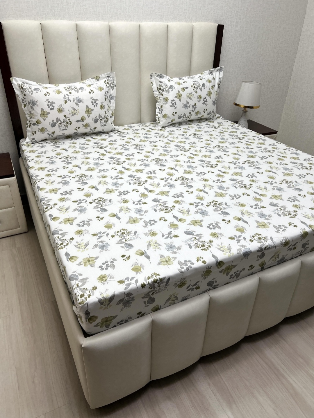

Pure Decor Royal Passion White Pure Cotton 300 TC King Bedsheet Set 2.74 m x 2.74 m