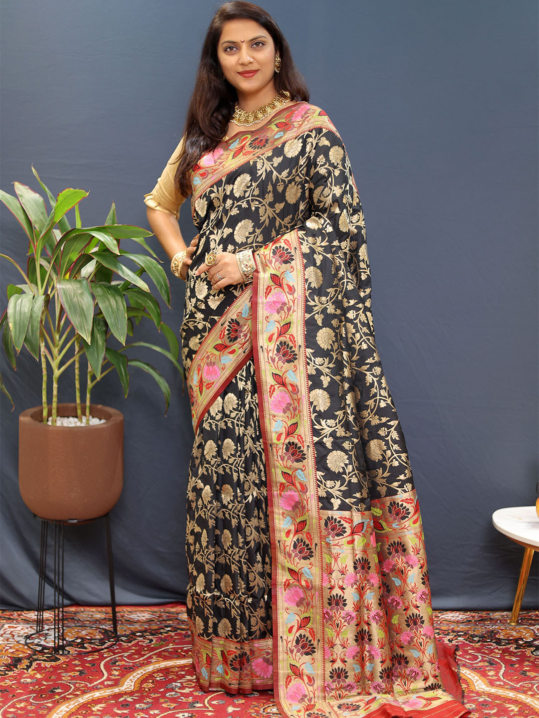 

Kandora Woven Design Zari Pure Silk Banarasi Saree, Black