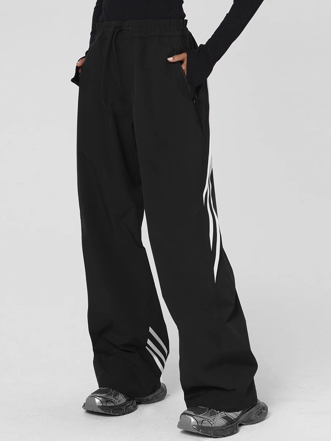 

DressBerry Women Regular Fit Mid-Rise Trouser, Black