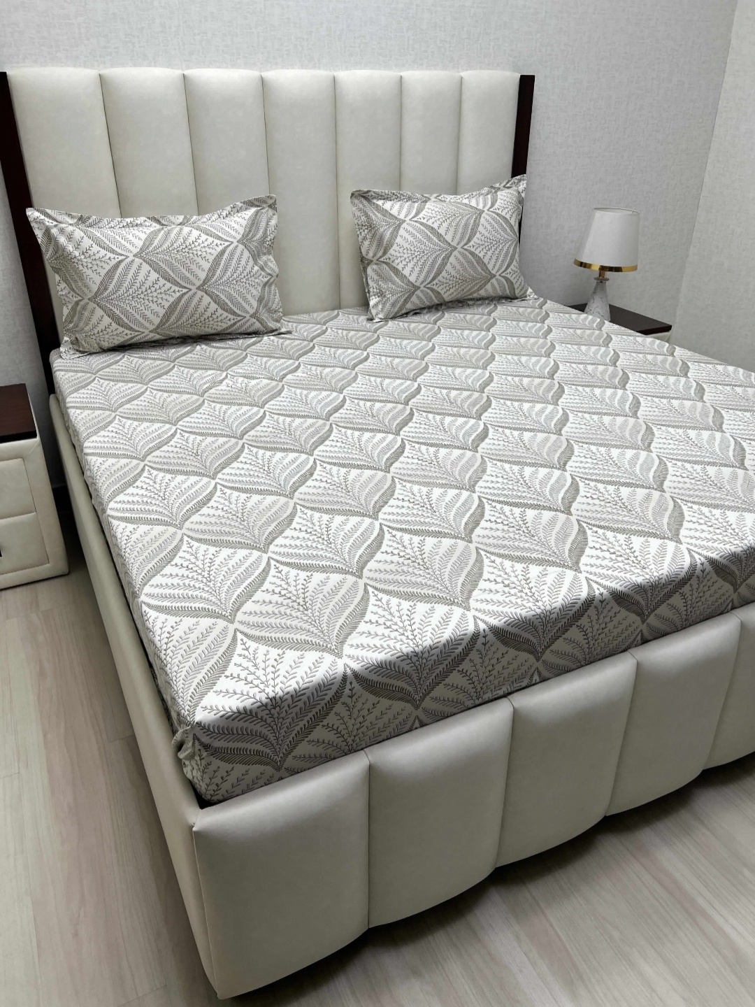

Pure Decor Royal Passion White Printed Cotton 230 TC Queen Bedsheet Set 2.28 m x 2.54 m, Grey