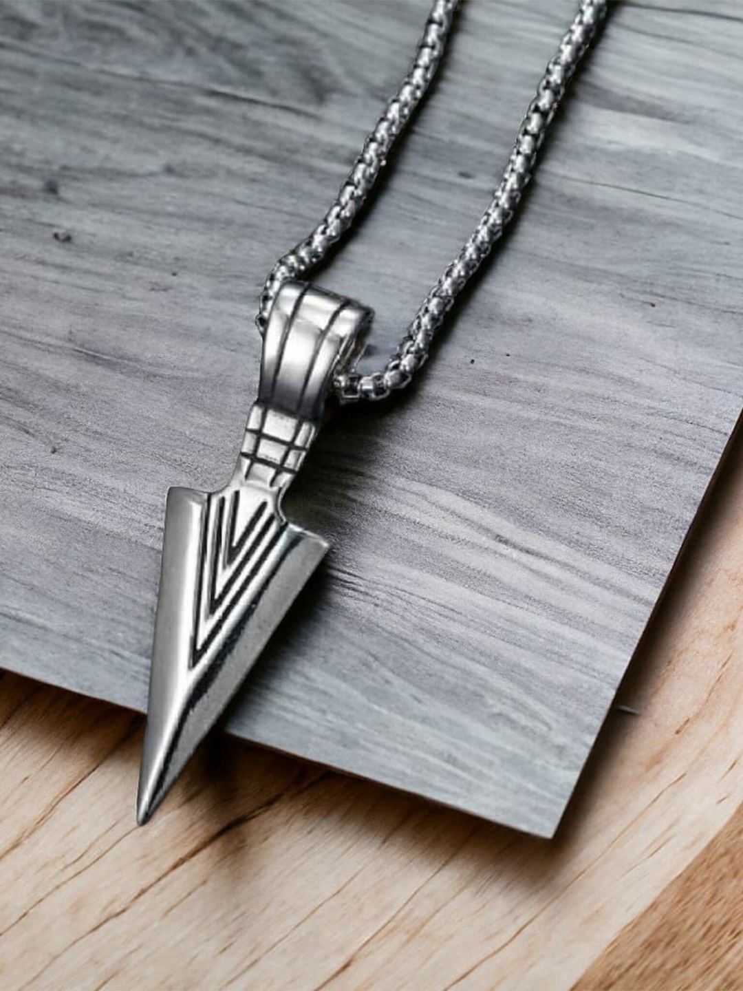 

Omaya Jewels Men Funky Arrow-Shaped Pendant With Chain, Silver