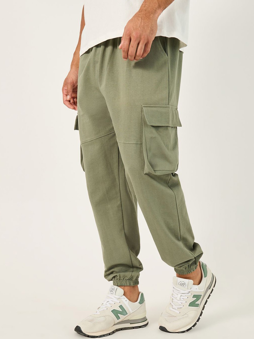 

Styli Men Oversized Fit Cotton Cargo Jogger, Green