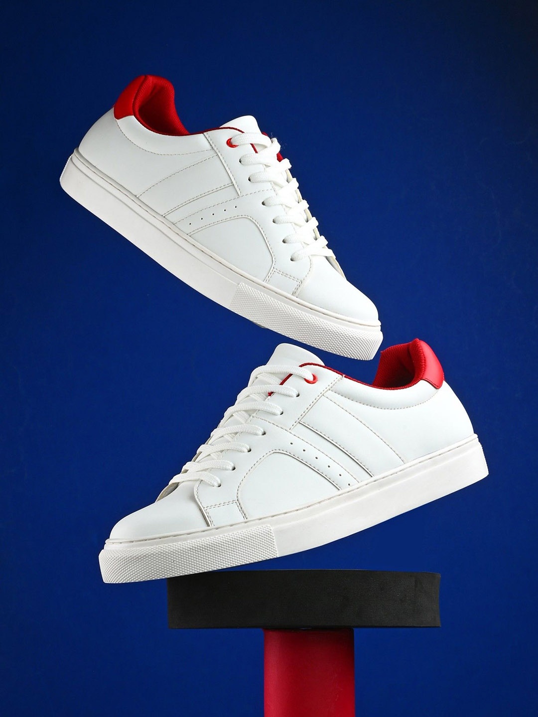 

Styli Men Low Top Round Toe Casual Sneakers with contrast detail, White