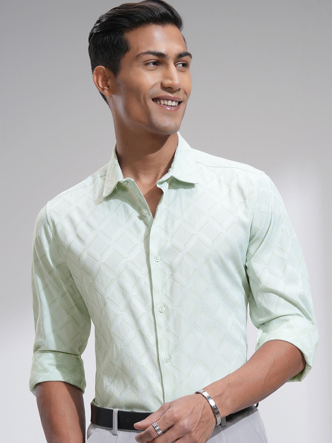 

HIGHLANDER Men Spread Collar Textured Casual Shirt, Green
