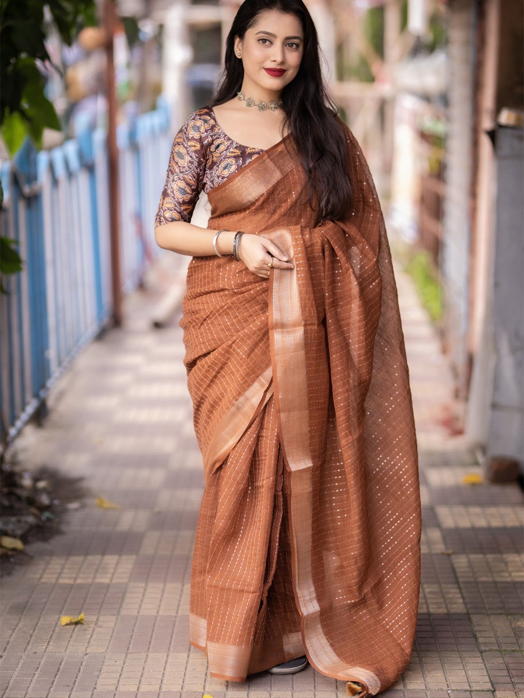

DIVASTRI Embellished Sequinned Linen Blend Saree, Orange