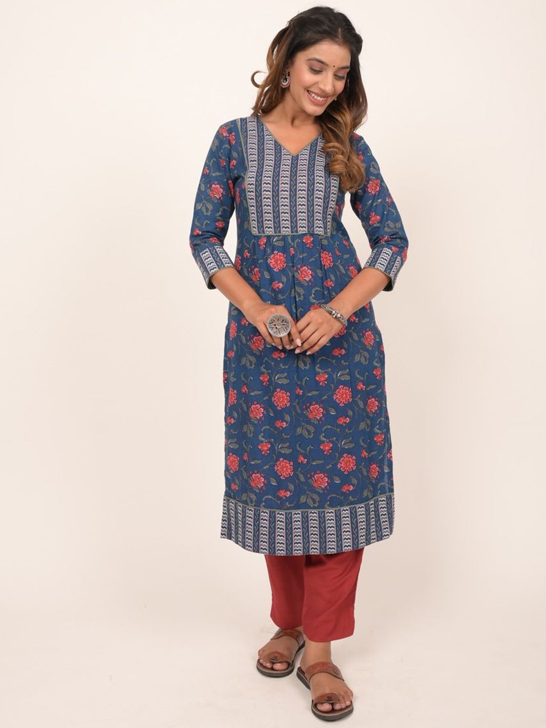 

INDIE JHOLA Floral Printed Pleated V-Neck Pure Cotton Straight Kurta, Blue