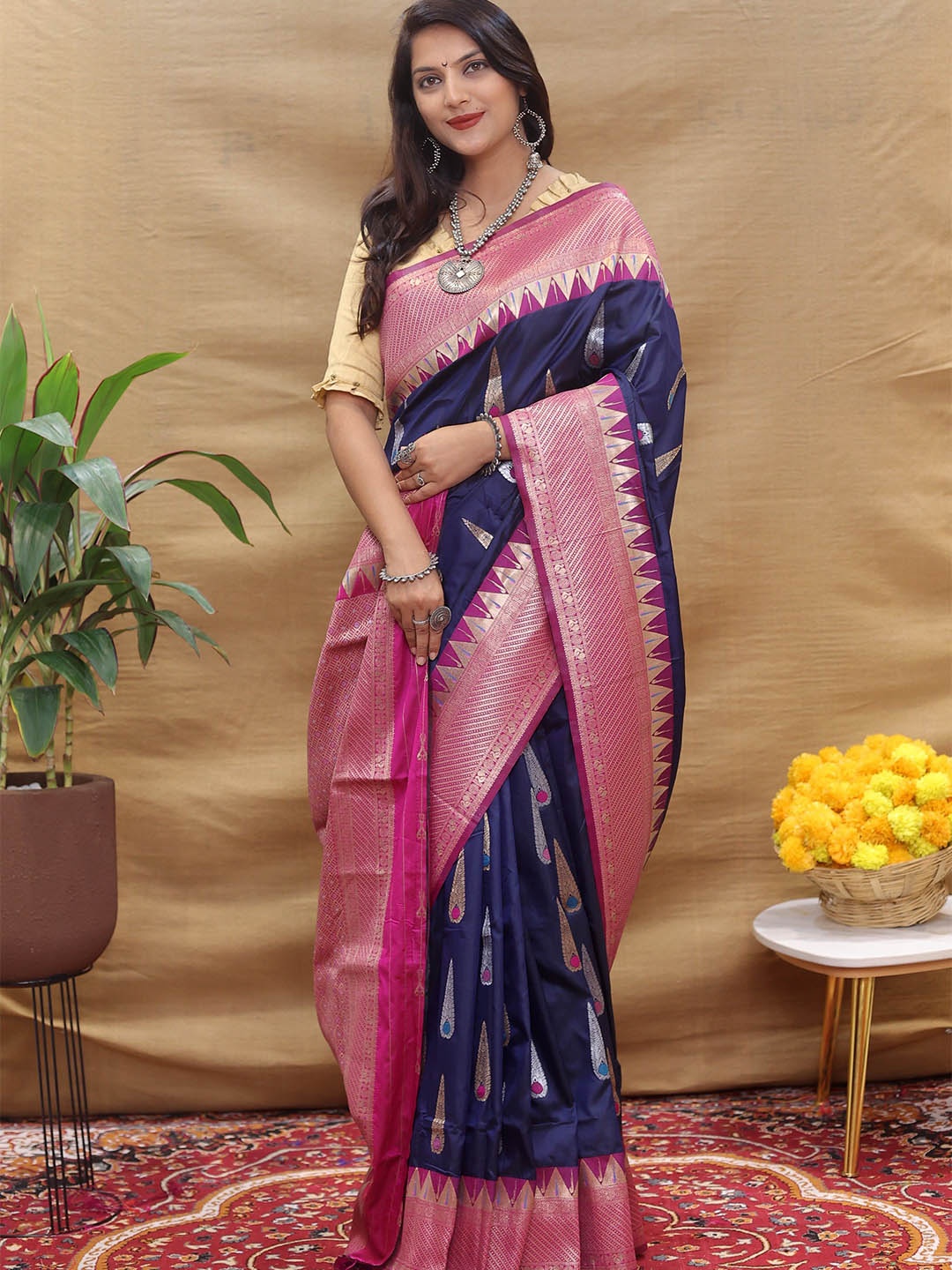 

Kandora Woven Design Zari Pure Silk Paithani Saree, Navy blue