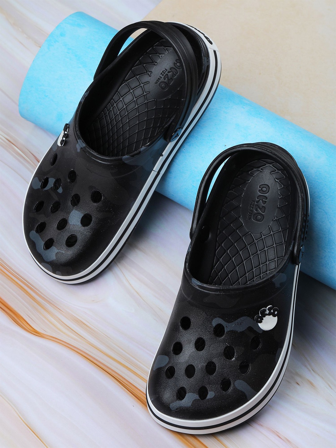 

ABROS Men Printed Clogs, Black
