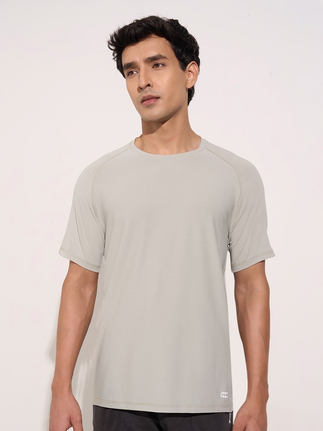

Ajile by Pantaloons Men Solid Round Neck T-shirt, Taupe