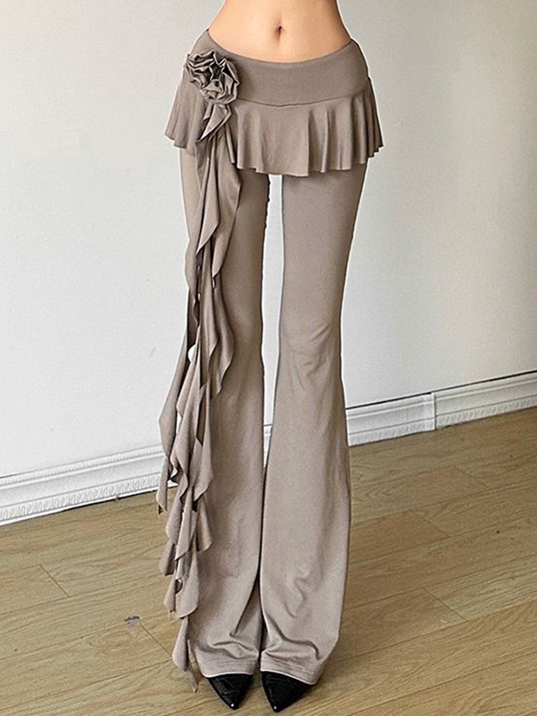 

StyleCast Women Solid Loose Fit Mid-Rise Flat-Front Trousers, Brown