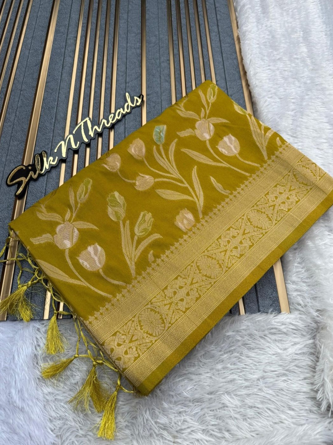 

DIVASTRI Woven Design Zari Pure Silk Banarasi Saree, Mustard