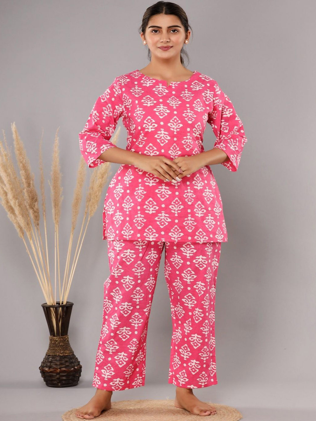 

NUNCHII Women Printed Night suit, Pink