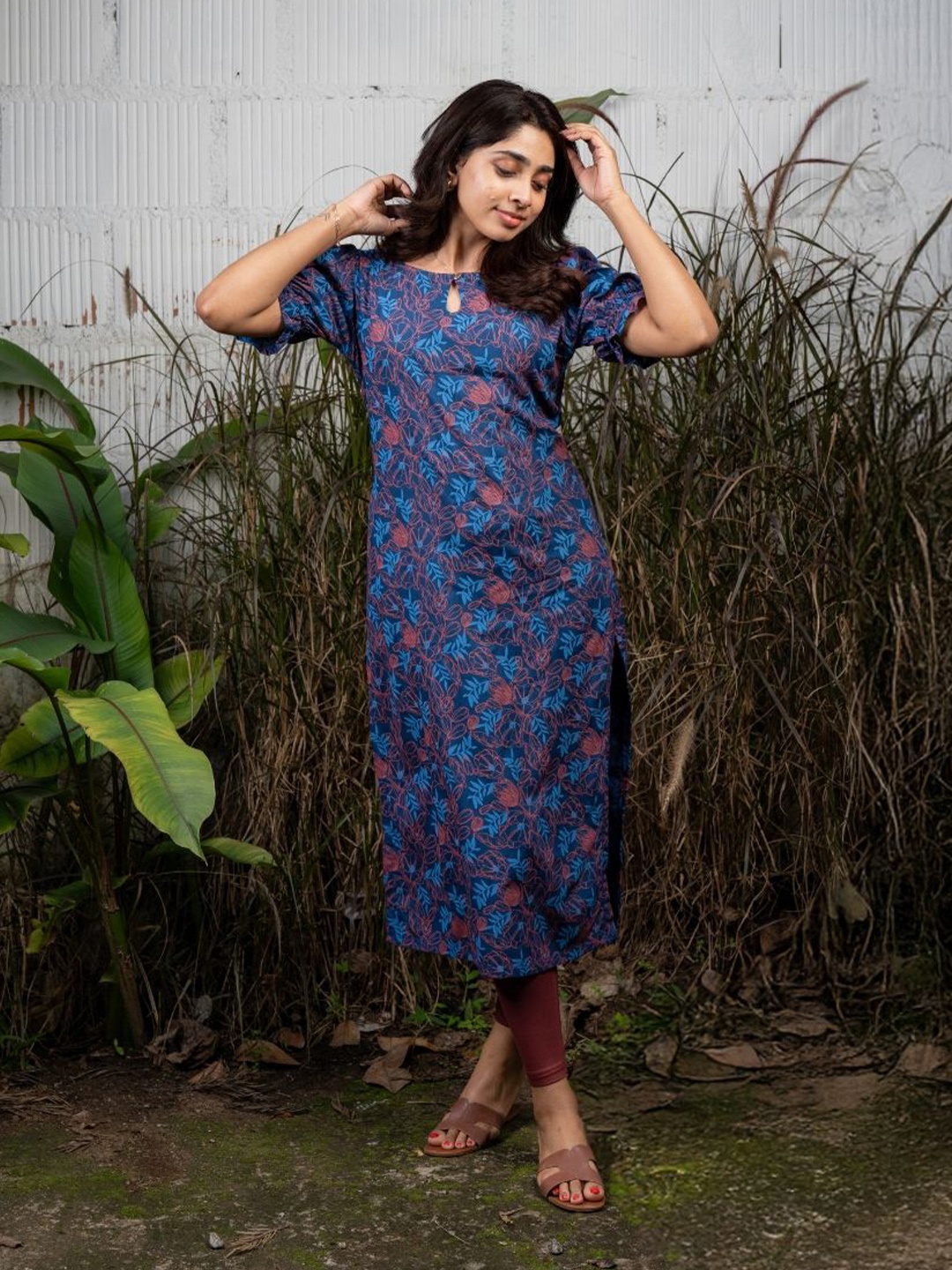 

HAY Floral Printed Keyhole Neck Straight Kurta, Blue
