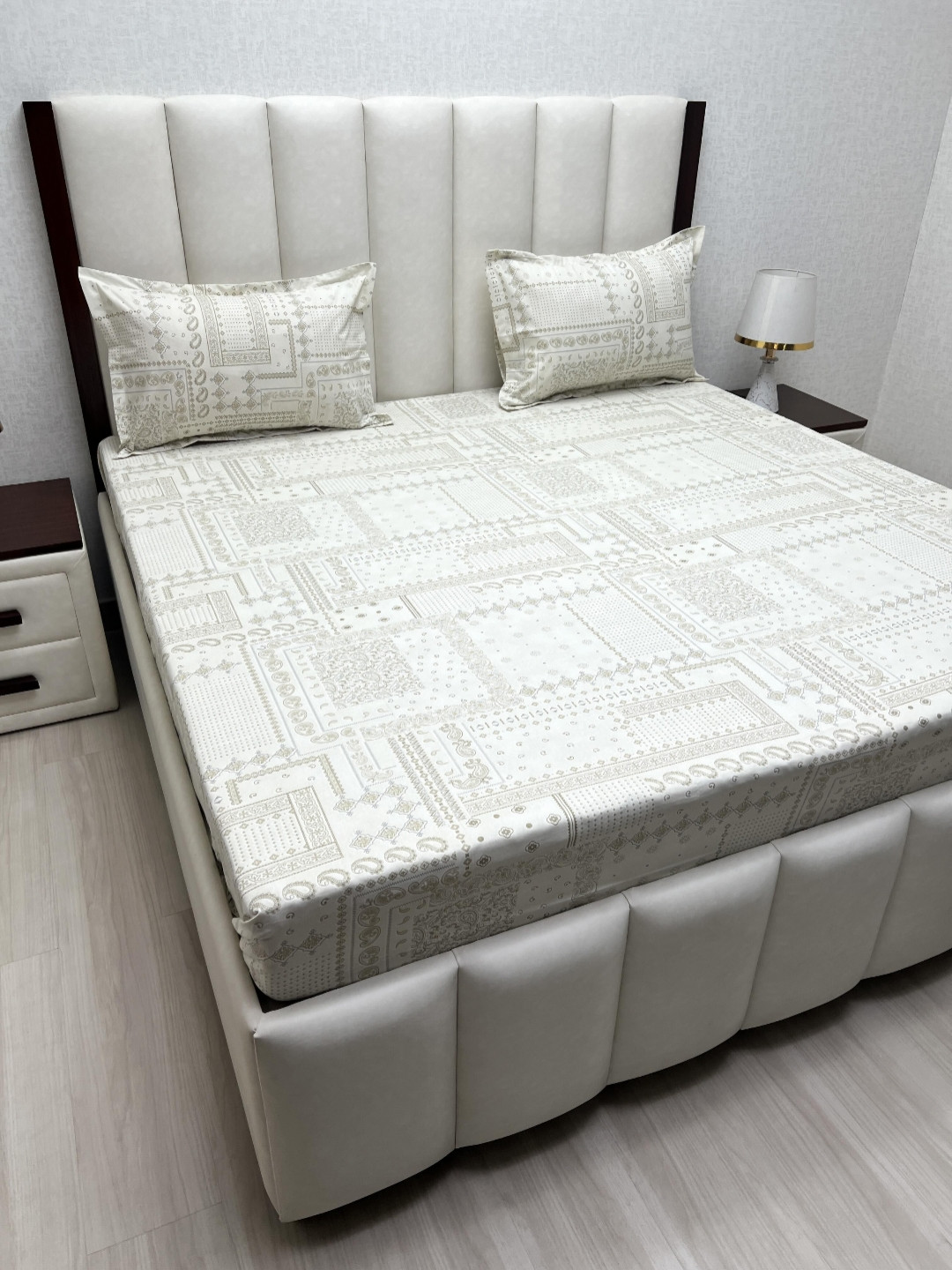 

Pure Decor Velar Fur Sib White Printd Pure Cotton 240 TC King Bedsheet Set 2.74 m x 2.74 m