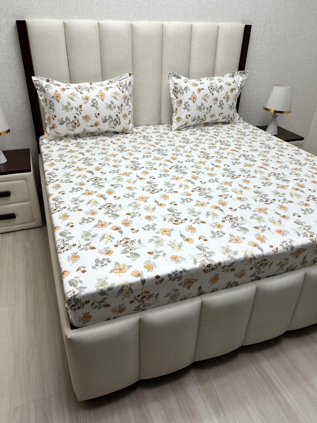 

Pure Decor Royal Passion White Printed Pure Cotton 250 TC Queen Bedsheet Set 2.28m x 2.54m