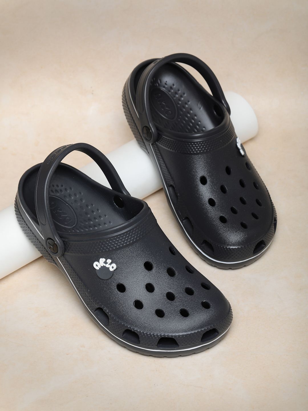 

ABROS Men Self Design Clogs, Black