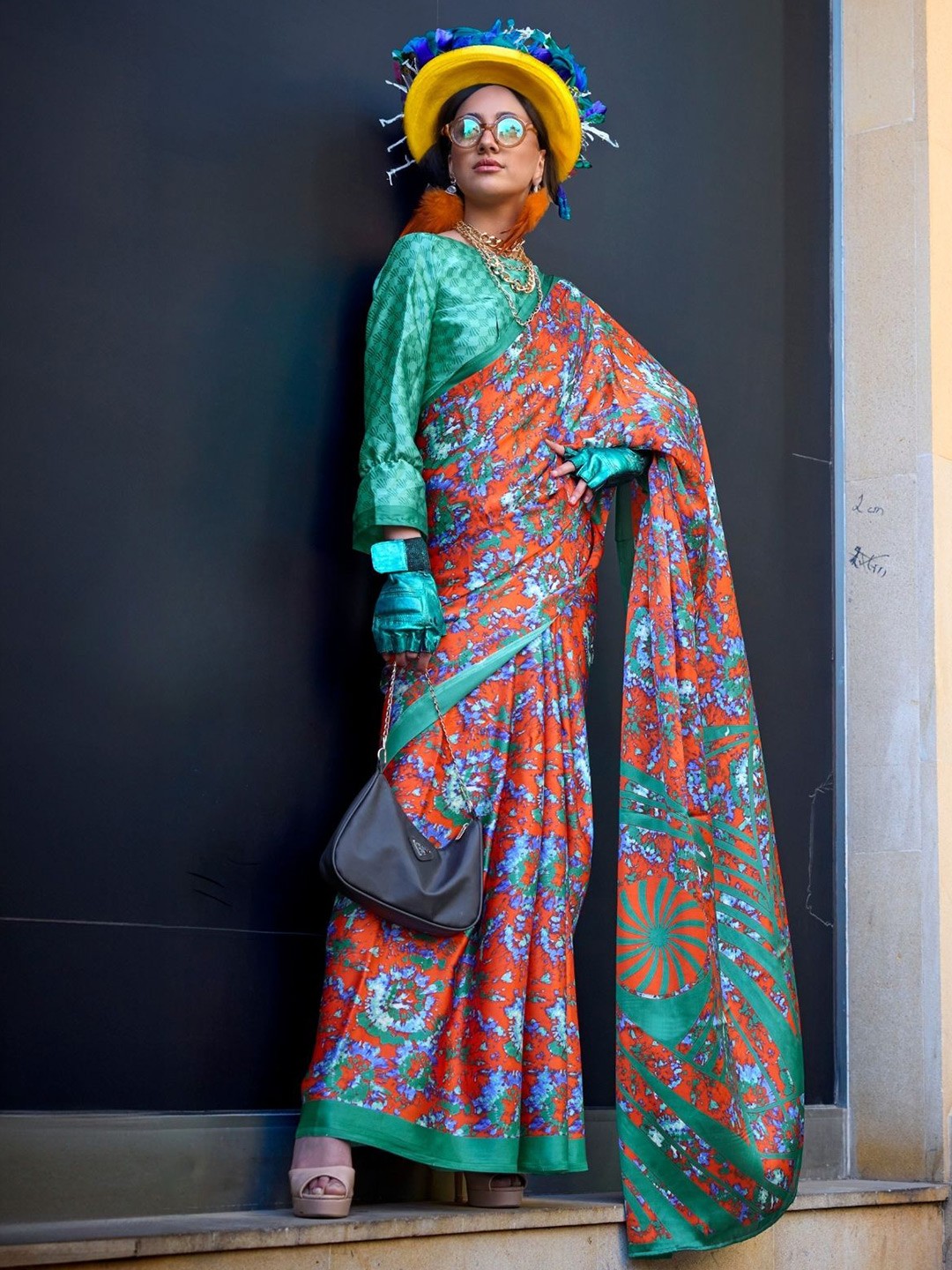 

PEENGAX Floral Satin Saree, Green