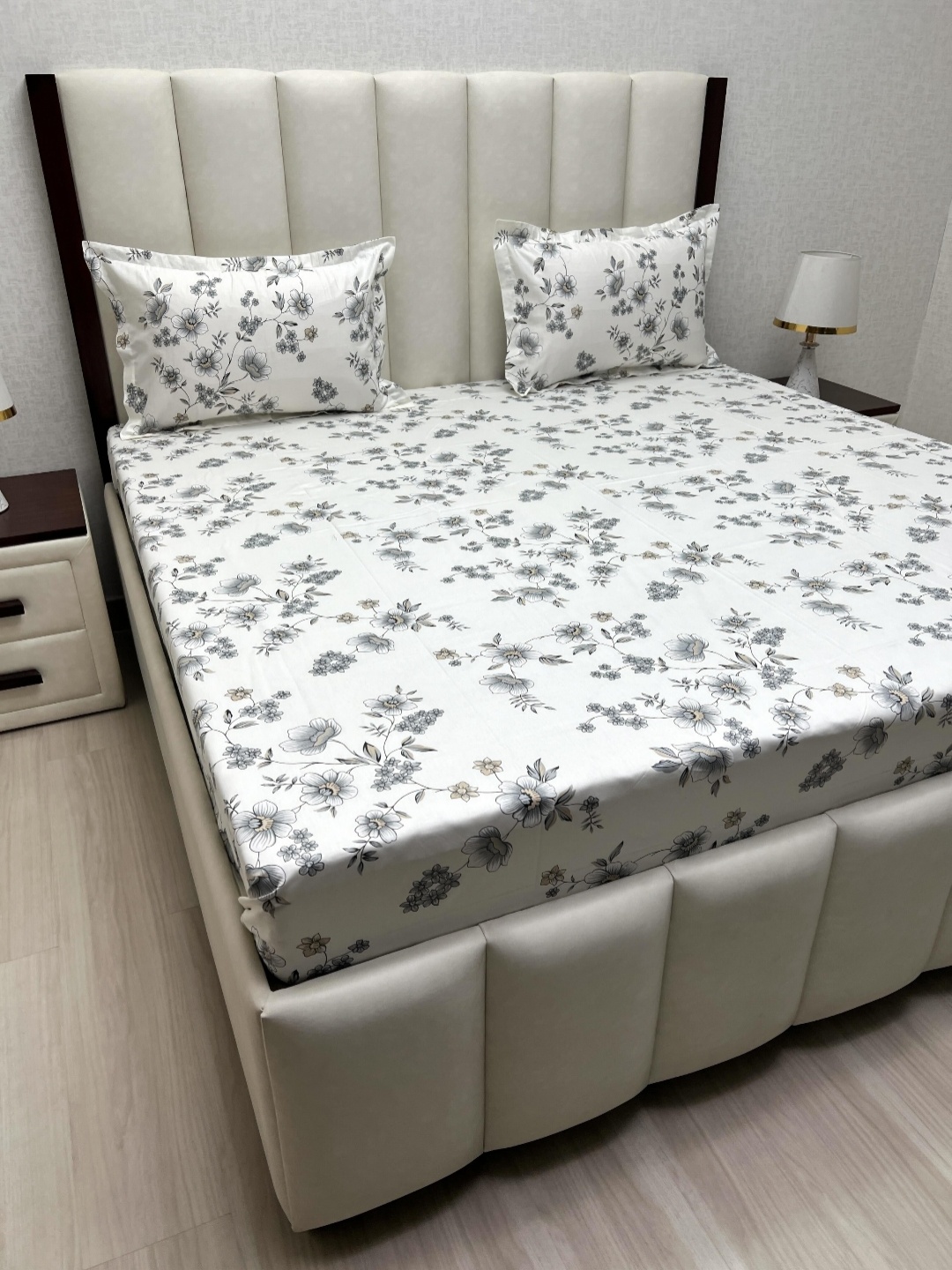 

Pure Decor Royal Passion White Printed 220TC Pure Cotton Queen Bedsheet Set- 2.28m x 2.54m