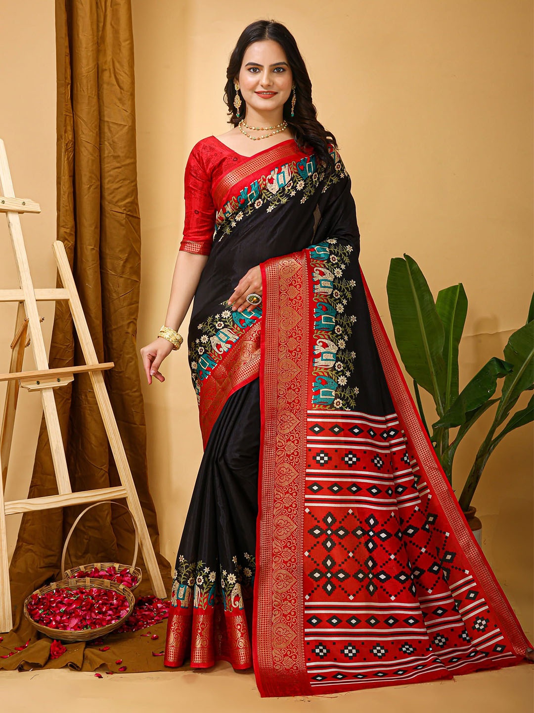 

KALINI Women Floral Zari Banarasi Saree, Black