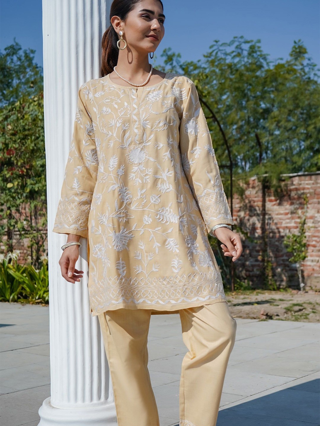 

HOUSE OF KARI Floral Embroidered Thread Work Pure Cotton Straight Kurta with Trousers, Beige
