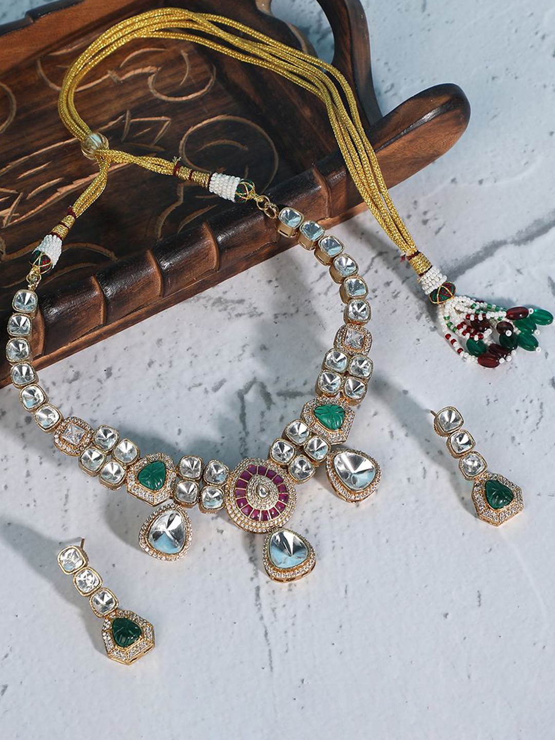 

AURAA TRENDS Gold-Plated Kundan Stone Studded Ruby & Emerald Jewellery Set