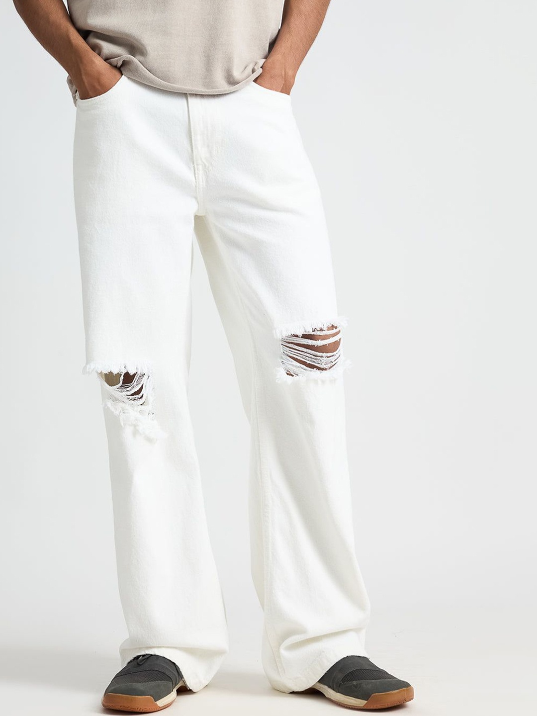 

Xee Men Loose Baggy Slash Knee Jeans, White