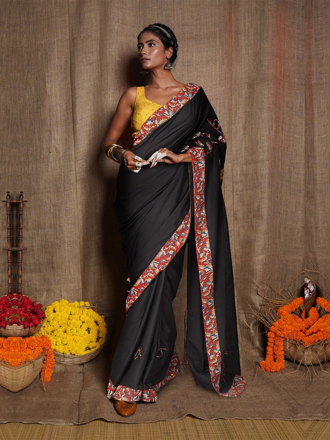 

Unnati Silks Floral Pure Cotton Handloom Saree, Black