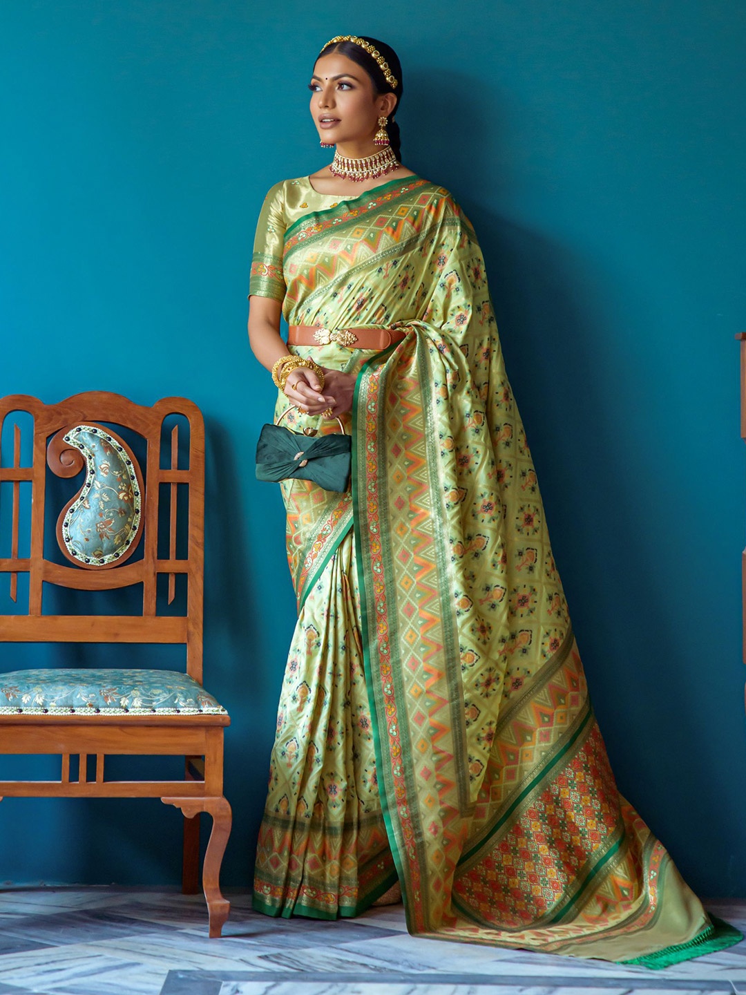 

DIVASTRI Woven Design Zari Silk Blend Designer Patola Saree, Green