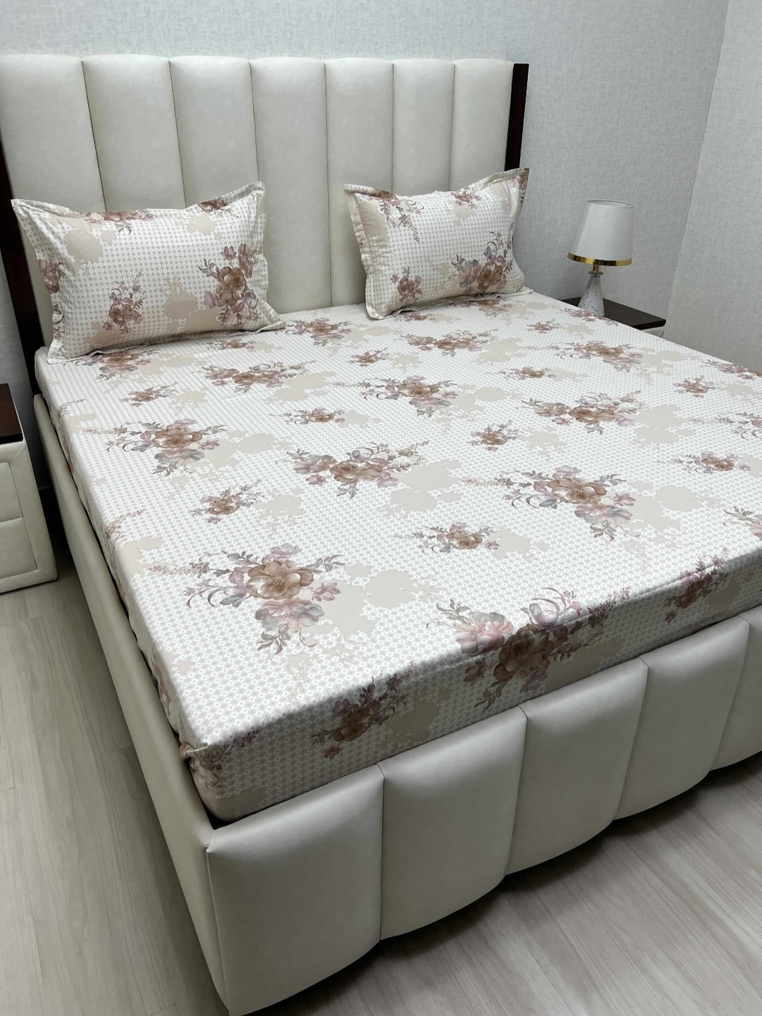 

Pure Decor Royal Passion Brown Printed Pure Cotton 230TC Queen Bedsheet Sets 2.28m x 2.54m, Off white