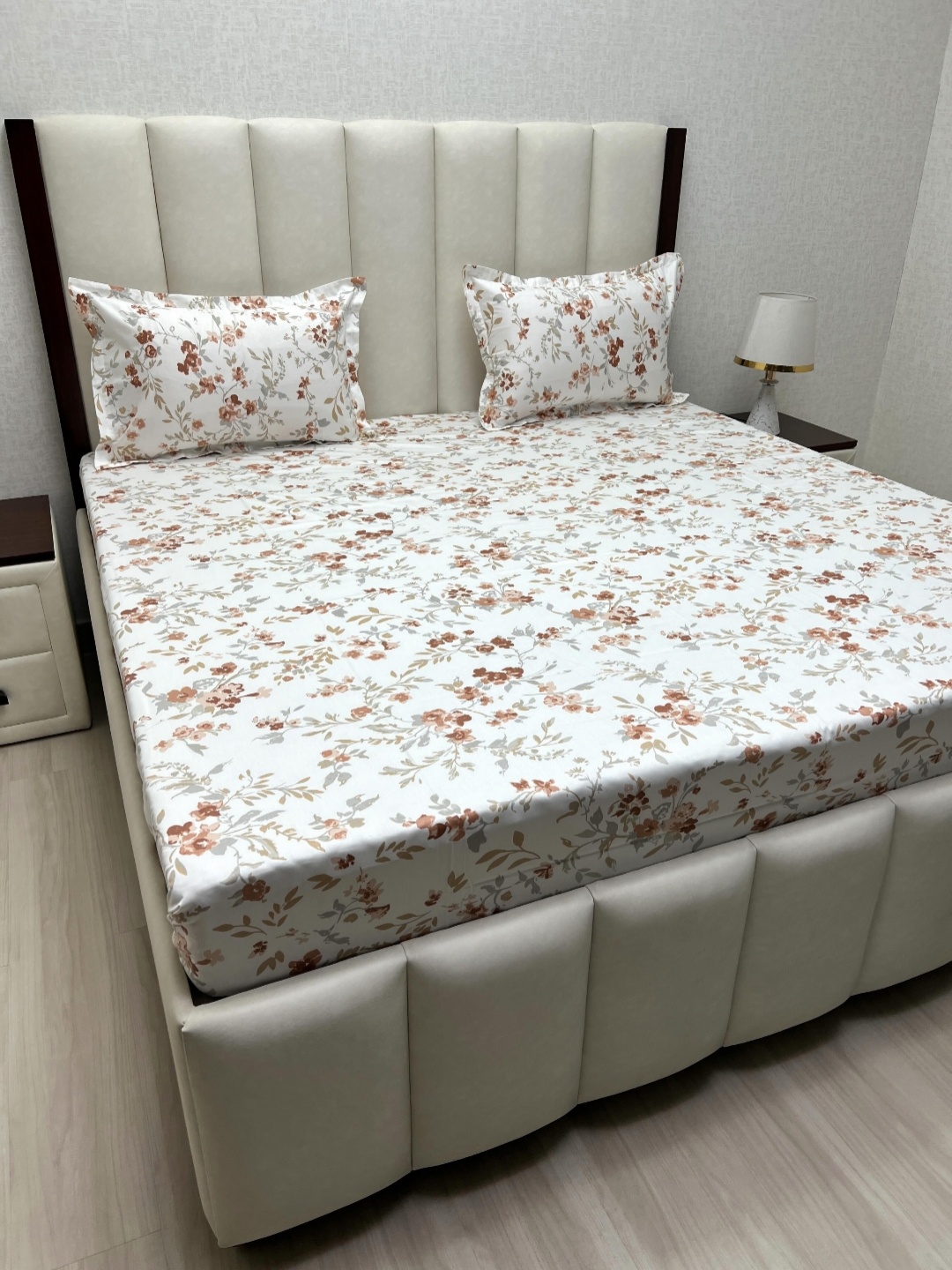 

Pure Decor Royal Passion White Printed Cotton 220TC Queen Bedsheet Set 2.28m x 2.54m