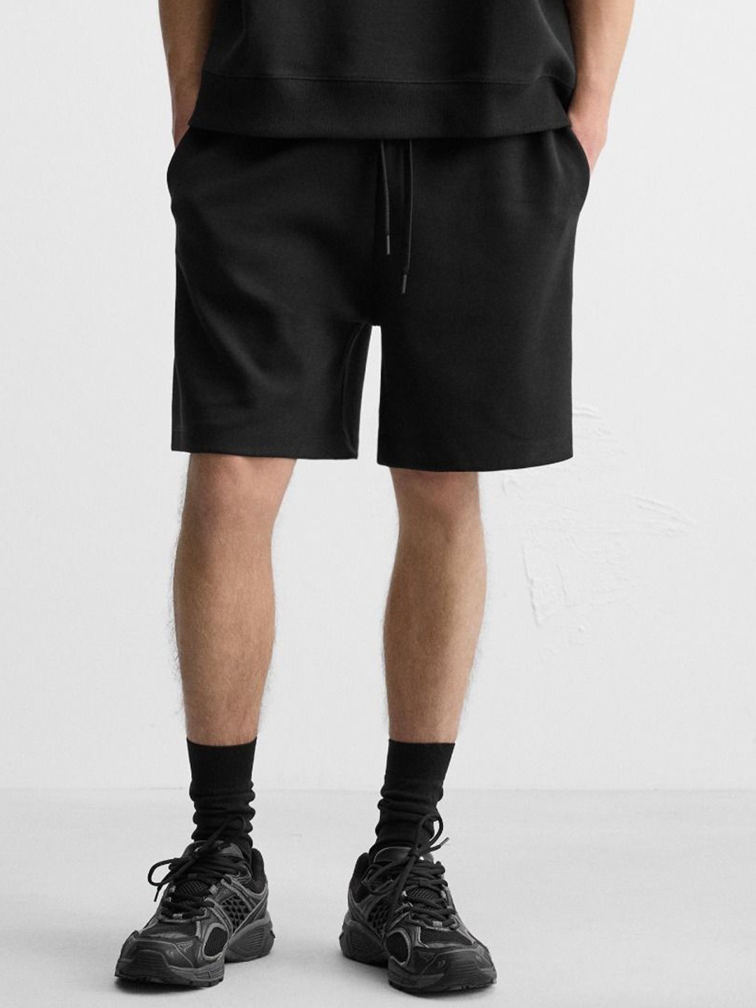 

MISCHIEF MONKEY Men Outdoor Shorts, Black