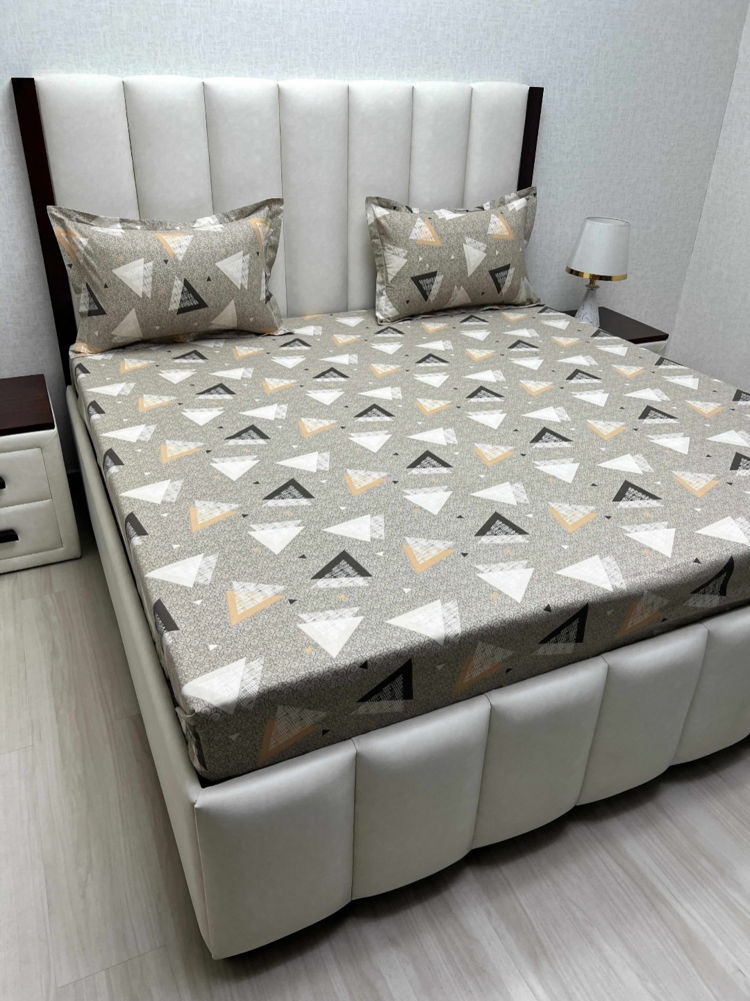 

Pure Decor Royal Passion Grey Printed Pure Cotton 230TC Queen Bedsheet Set 2.28 m x 2.54 m