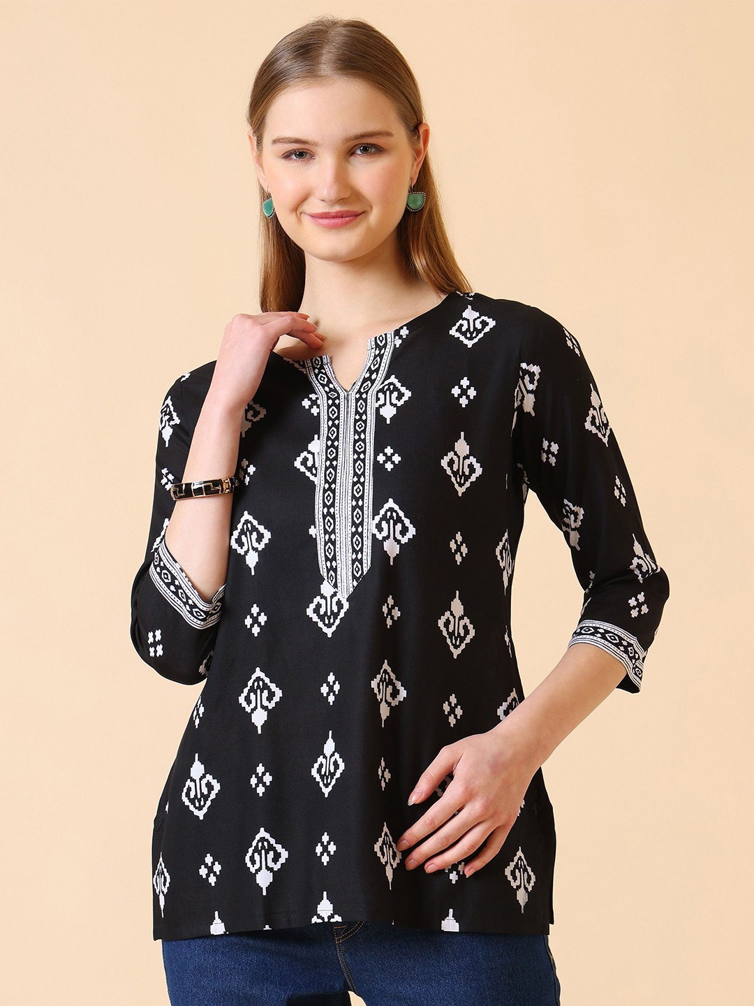

SANGOURI Floral Printed Kurti, Black