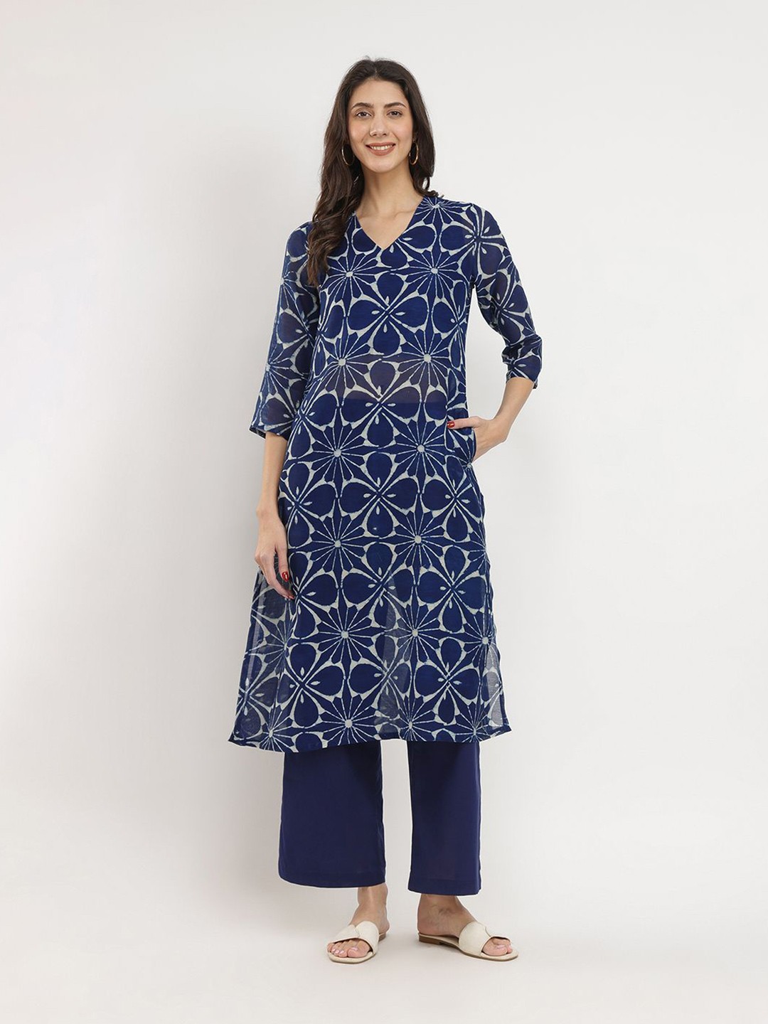 

Pink Fort Ethnic Motifs Printed Kurta with Palazzo, Blue