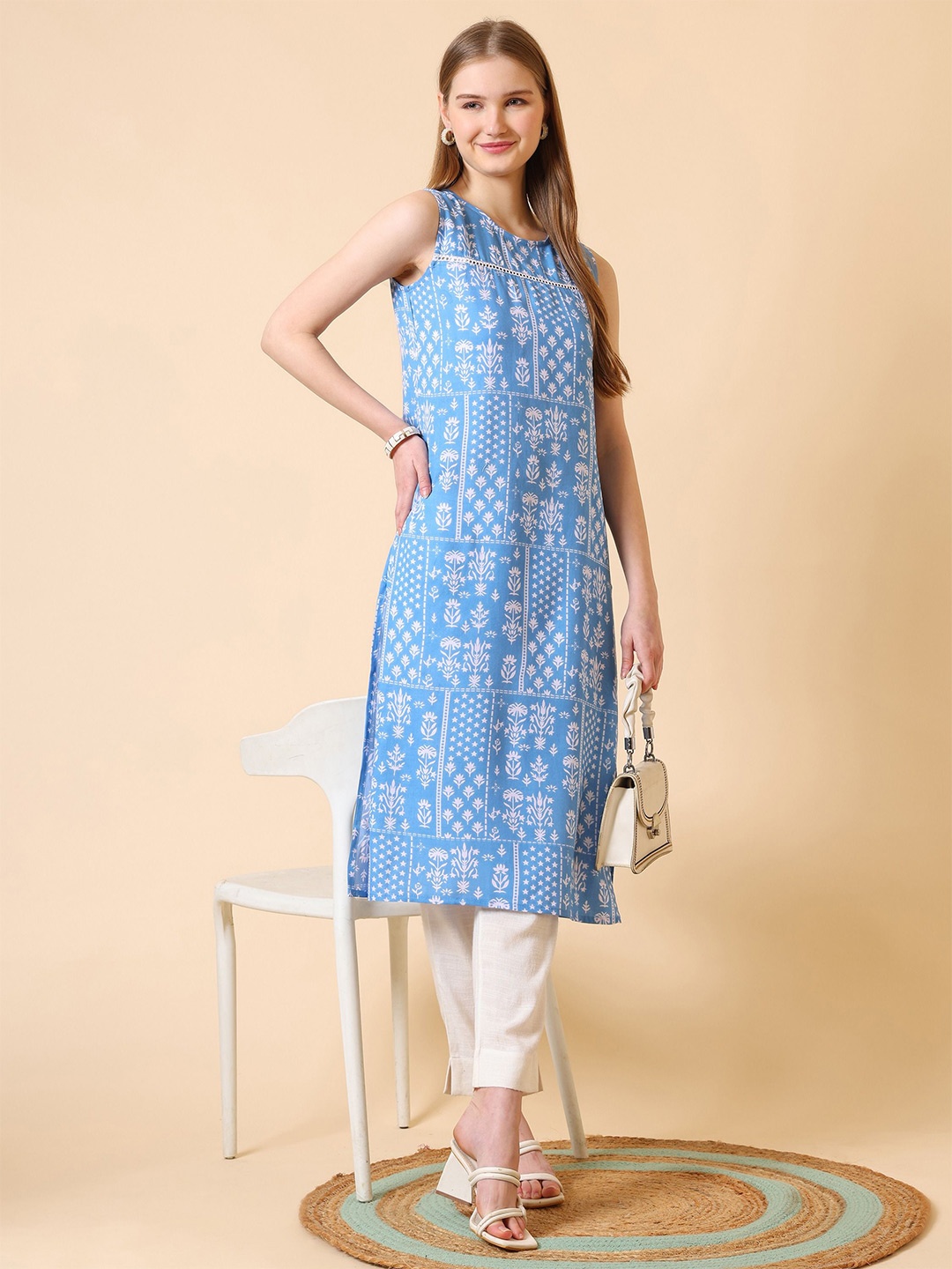 

SANGOURI Floral Printed Notch Neck Sleeveless Straight Kurta, Blue