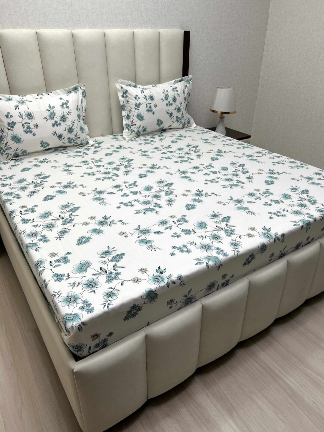 

Pure Decor Royal Passion White Printed 400 TC Cotton Queen Bedsheet Set 2.28 m x 2.54 m