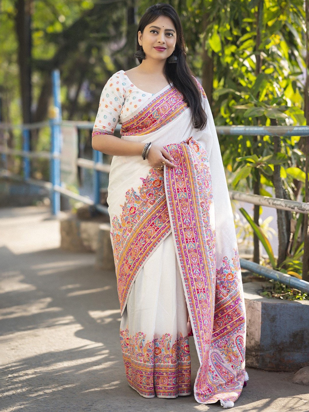 

DIVASTRI Ethnic Motifs Banarasi Saree, White