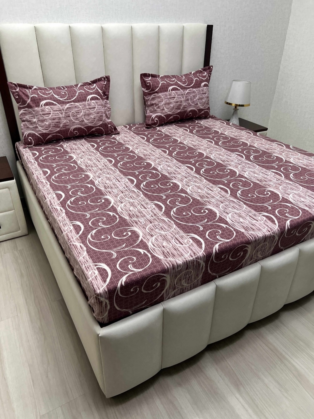 

Pure Decor Maroon & White Printed Cotton 350 TC King Bedsheet Set 2.74 m x 2.74m