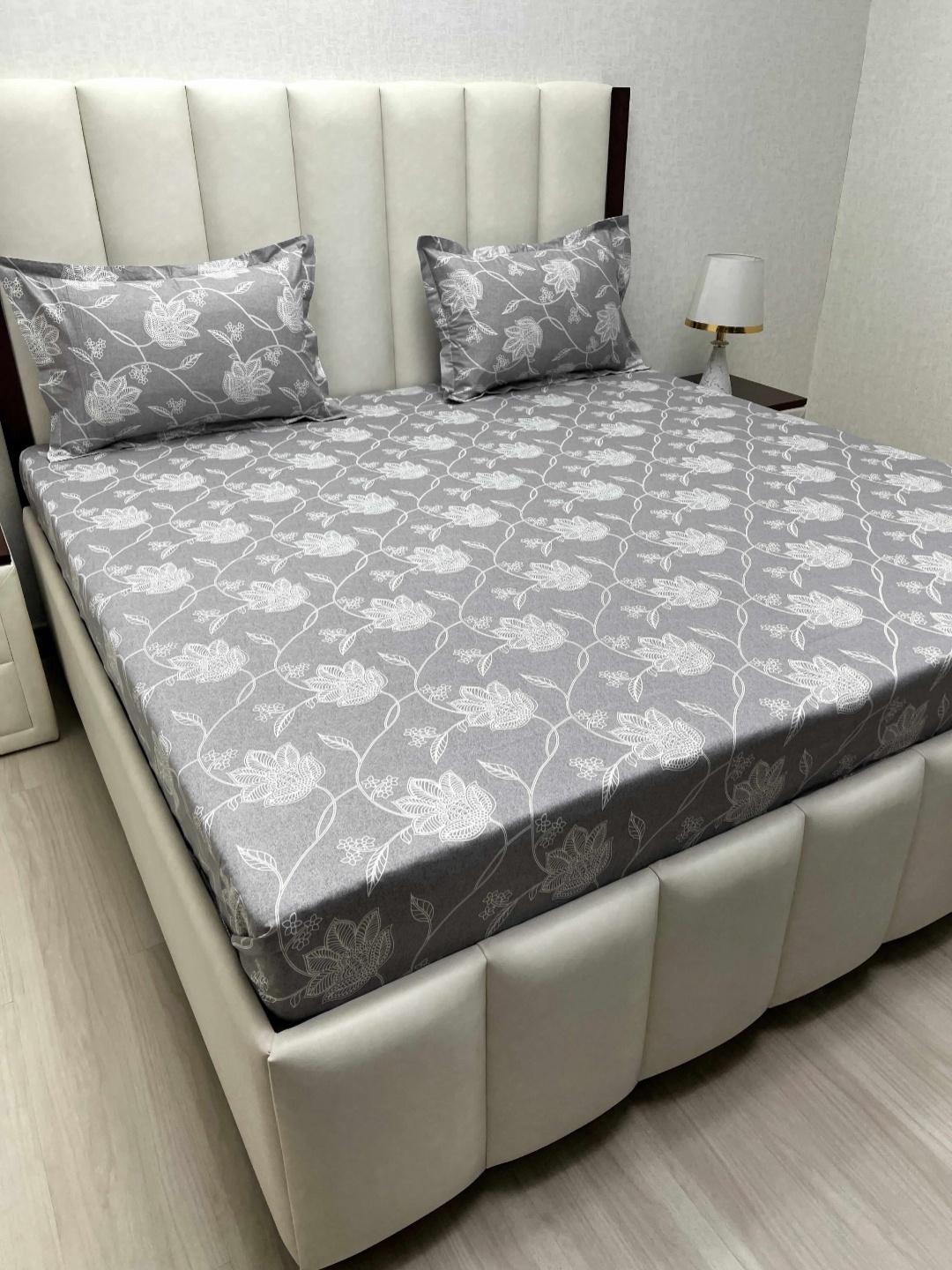

Pure Decor Grey Floral Printed Pure Cotton 220 TC Queen Bedsheet Set 2.28 m x 2.54 m