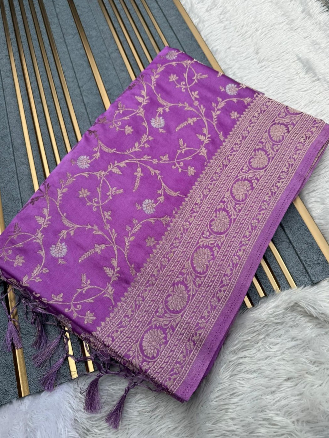 

DIVASTRI Floral Zari Pure Silk Banarasi Saree, Purple